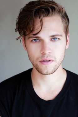 Alexander Calvert filmek