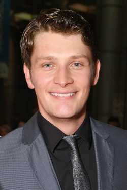 Brett Dier adatlap