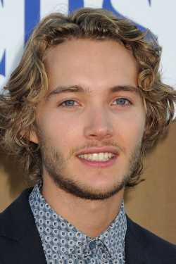 Toby Regbo filmek