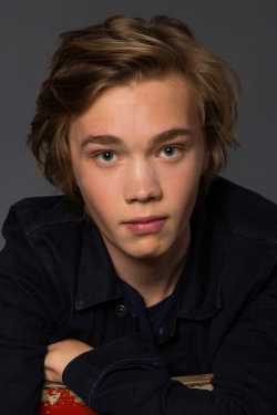 Charlie Plummer adatlap