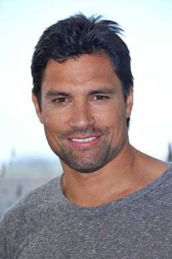 Manu Bennett adatlap