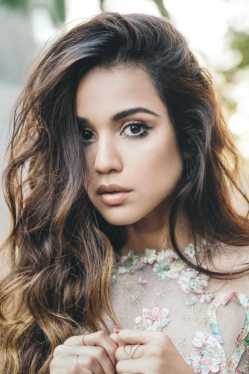 Summer Bishil adatlap