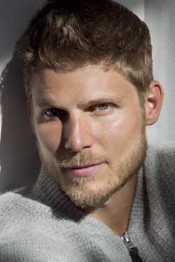 Travis Van Winkle adatlap