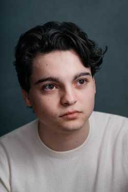 Max Burkholder adatlap