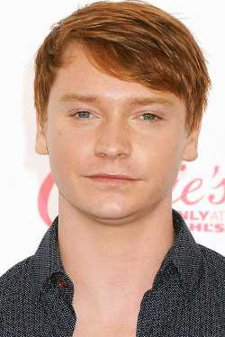 Calum Worthy adatlap