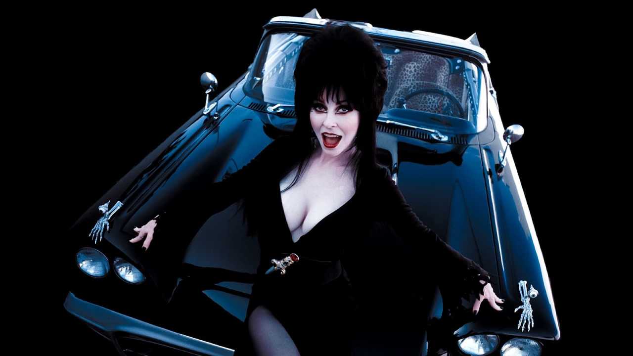 Elvira, a sötét hercegnő online