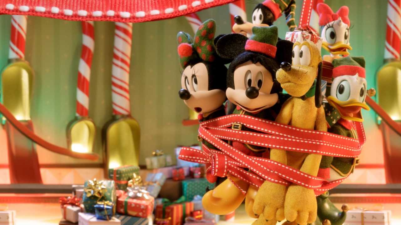 Mickey Saves Christmas online