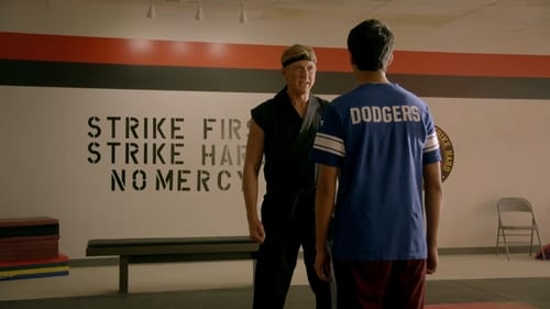 Cobra Kai 1. évad Üss gyorsan és keményen! online