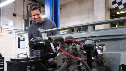 Autókereskedők 21. évad Land Rover Series 1 online