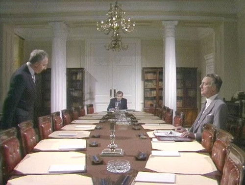 Yes, Prime Minister 1. évad 5. epizód online