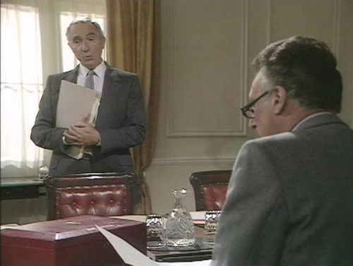 Yes, Prime Minister 2. évad 1. epizód online
