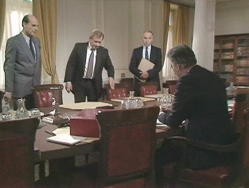 Yes, Prime Minister 2. évad 2. epizód online