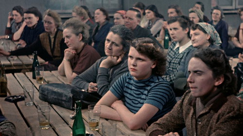 Vasfüggöny: Élet a szovjet megszállás alatt 1. évad Új világ épül (1948-1953) online